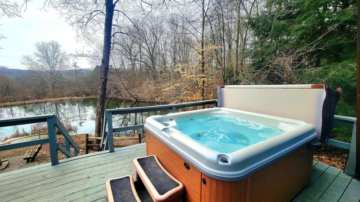 Whispering Waters, Hocking Hills, Hot Tub, Pond Villa Rockbridge Exterior foto